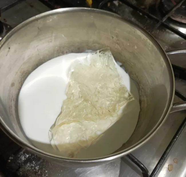 melting gelatine sheets in whipping cream