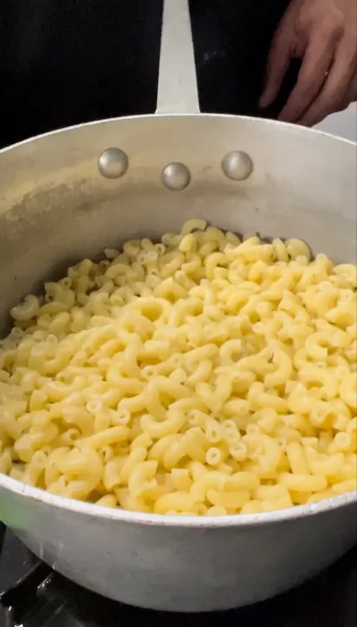 cooking macaroni
