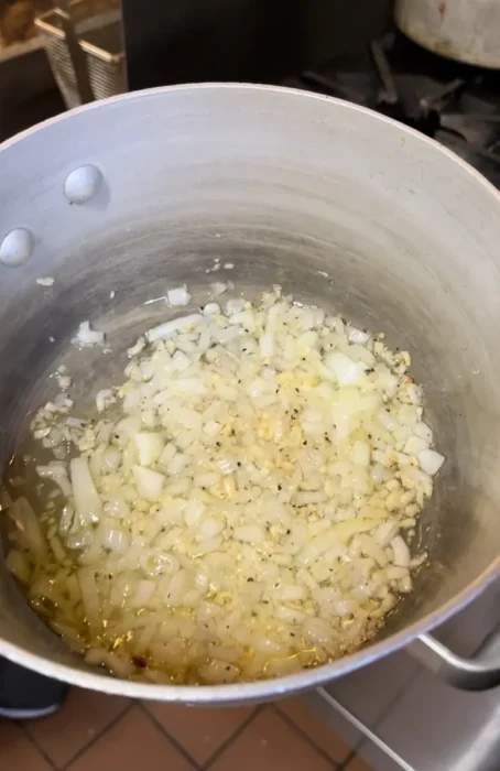 making homemade marinara sauce