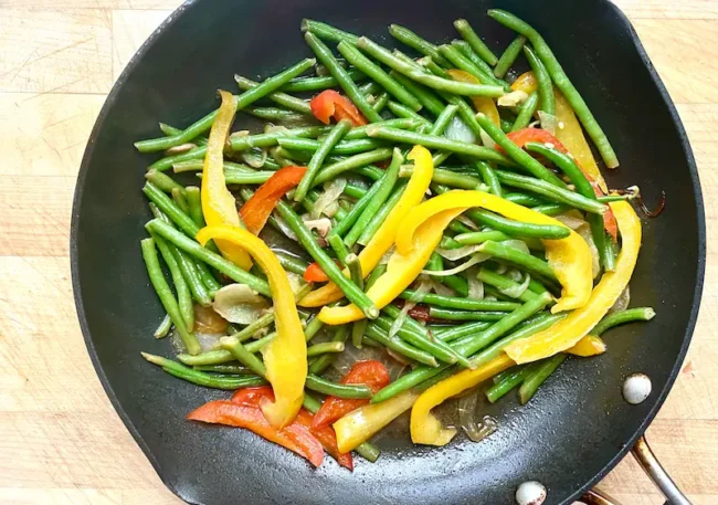 sauteed green beans in large skillet
