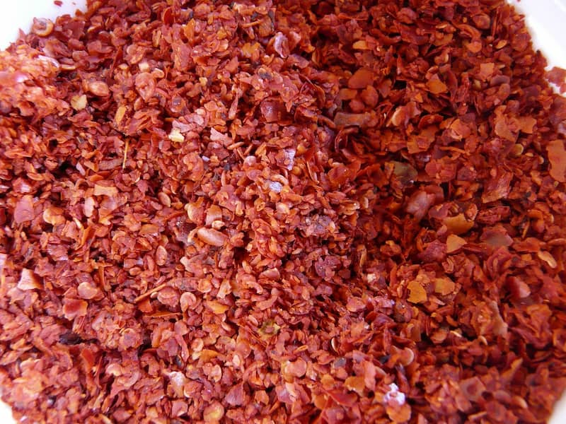 dried chili flakes