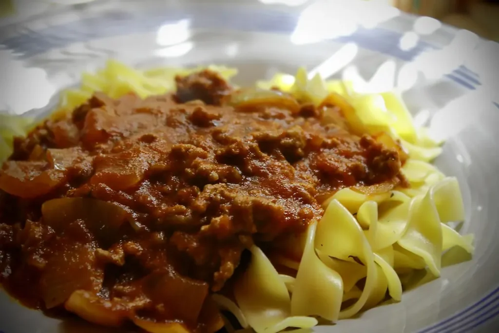 what to eat in bologna: tagliatelle alla bolognese