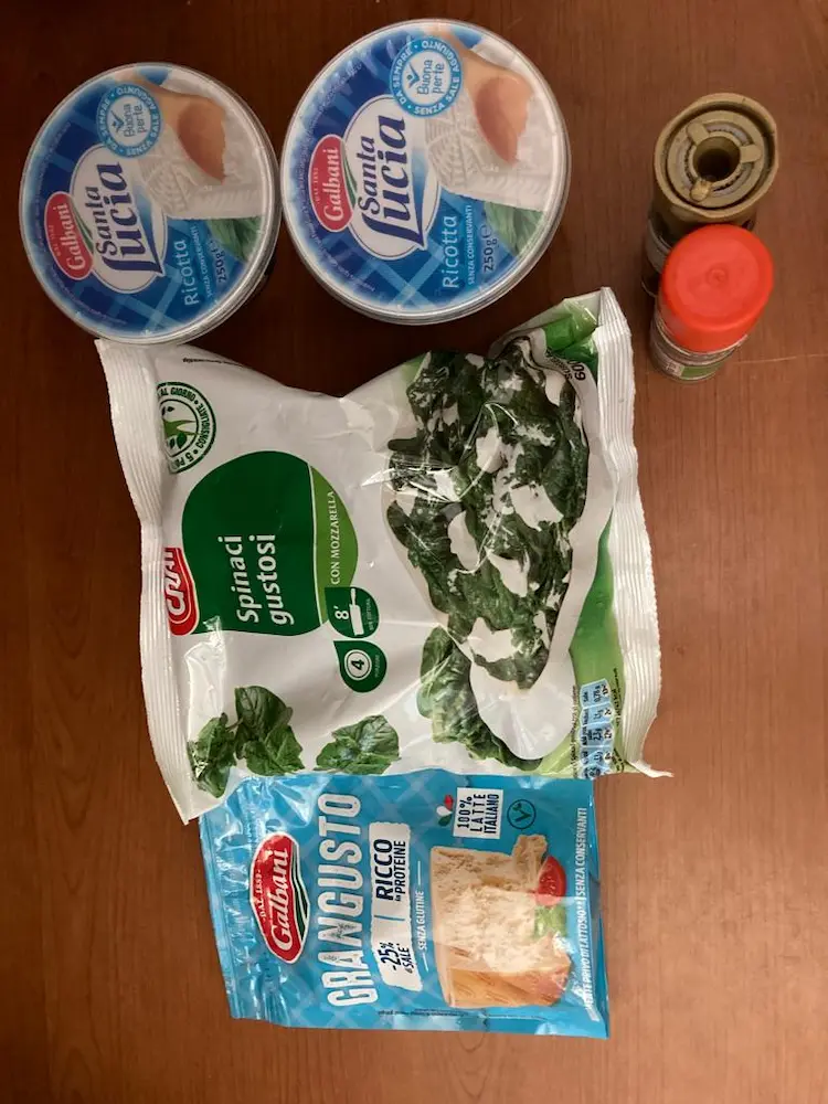 a look at the ingredients for this ricotta filling recipe: ricotta, spinach, grated parmesan cheese, and spices