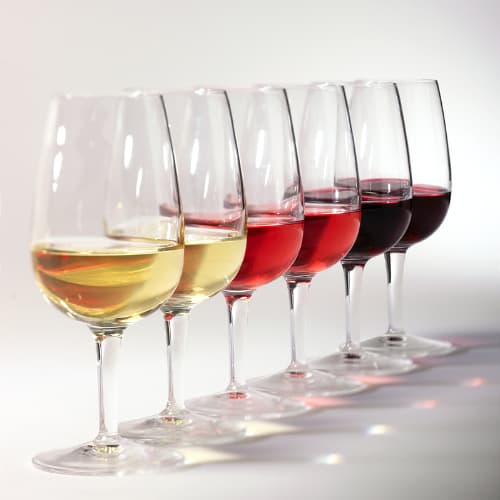 6 glasses of wine, with white, rosee and red wine