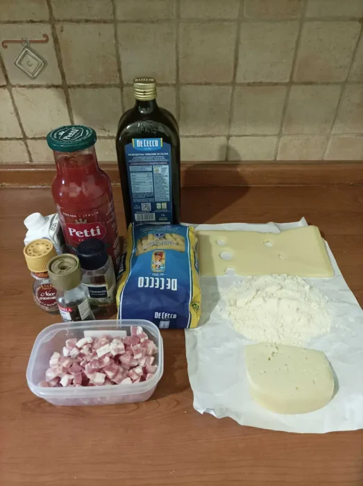 the ingredients for maccheroncini al fumè
