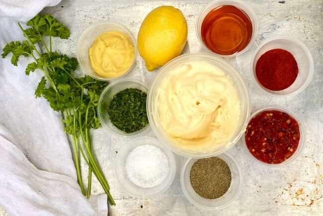 the ingredients for spicy aioli
