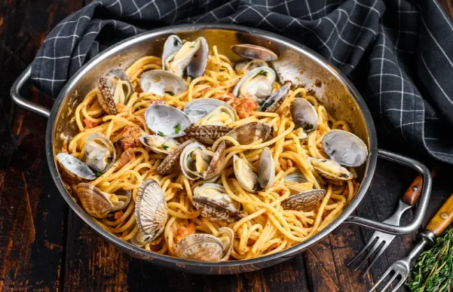 spaghetti and clams for la vigilia