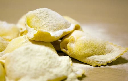 https://mortadellahead.com/wp-content/uploads/2023/01/fresh-ravioli-pasta-1.jpg