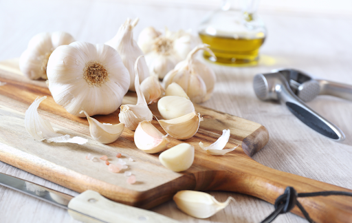 Storing Garlic in Olive Oil - is it safe to store