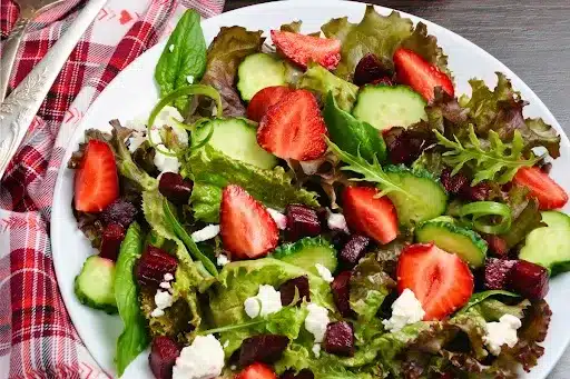 https://mortadellahead.com/wp-content/uploads/2023/08/easy-Strawberry-Balsamic-Vinaigrette-recipe-jpg.webp