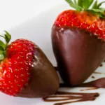 Easy Chocolate-covered strawberries for valentines day