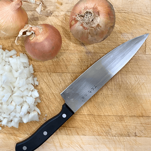 how long does a cut onion last in the fridge-Onions