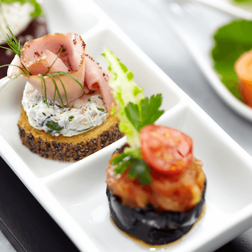 difference between appetizers and hors d oeuvres-the role of appetizers
