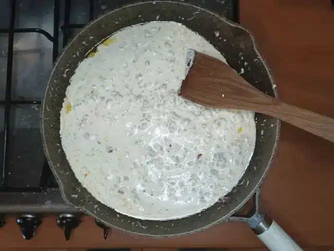 making the white sauce with heavy cream