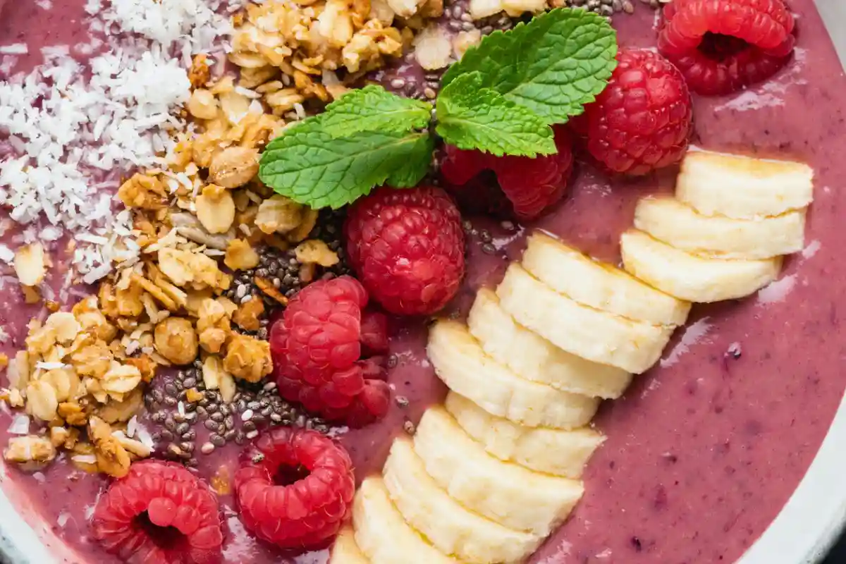 Healthy strawberry banana smoothie bowl recipe